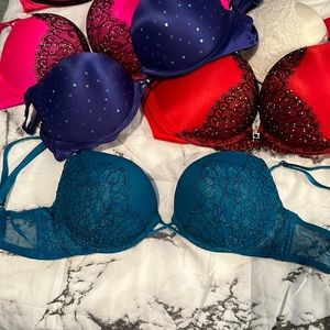 32B BRAND NEW VICTORIA’S SECRET BOMBSHELL PLUNGE PUSH UP BRA THE BEST CLEAVAGE!